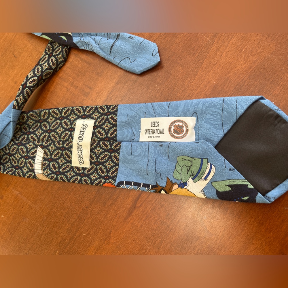 LOONEY TUNES | NHL Toronto Maple Leafs novelty tie - Picture 2 of 3